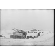 Une batterie de canons automoteurs Sd.kfz.165 Hummel.