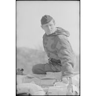 Portrait d'un reporter de la Panzer Propagandakompanie 697, il pourrait s'agir de Johannes Bergmann.