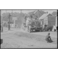 Un semi-chenillé Sd.kfz.7/2 armé d'un canon de 3.7cm Flak 37.