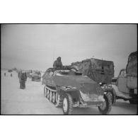 Un semi-chenillé Sd.kfz. 251/10 armé d'un canon de 3,7 cm PaK.