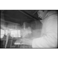 Dans un véhicule de commandement du schwere Panzerjäger Abteilung 519.