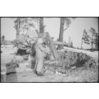 Une pièce antichar allemande de 8,8 cm FlaK en position.