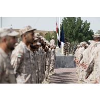 Rassemblement des soldats émiriens pour une cérémonie sur la place d'armes du camp de Zayed military city, aux Emirats arabes unis.