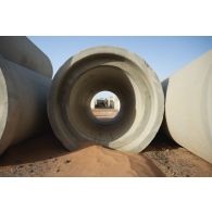 Un groupe de combat du 92e régiment d'infanterie (RI) progresse sur le camp d'Al Hamra, aux Emirats arabes unis.