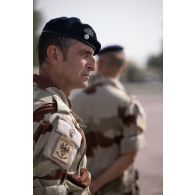 Portrait d'un soldat du 5e régiment de cuirassiers (RC) pour une cérémonie sur la place d'armes de Zayed military city, aux Emirats arabes unis.