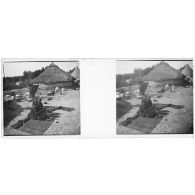 [Maroc : Campement indigène avec population noire].