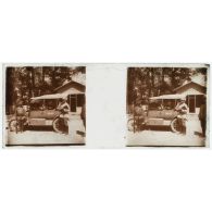 [Véhicule n°98185 de l'UFF (Union des femmes de France)].<br>