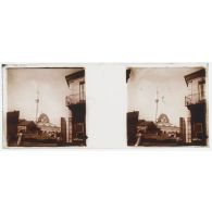 [Paysage urbain avec mosquée et minaret].<br>