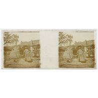 [Vie locale : une femme cuit un pain dans un four en plein air].<br>