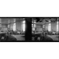 [Hôpital de Verdun : grande chambre avec blessés]. [Légende d'origine]