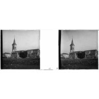 [Eglise atteinte par des bombardements].<br>