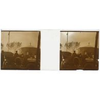 [Cérémonie militaire à Longchamp ? : automobile et tente].<br> [Légende d'origine]