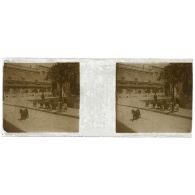 [Malte. Troupeaux de chèvres devant palais]. <br> [Légende d'origine]