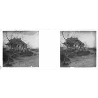 [Nieuport : soldats devant une maison].<br>