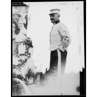 Le Capitaine Olivier du 3e tirailleurs, tué à Ypres le 10 avril 1915 après avoir été deux fois blessé (photographie prise à Bône). [légende d'origine]