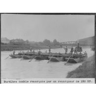 Portière double remorquée par un remorqueur de 150 HP. [légende d'origine]