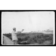 Meyniart tire les canards. Flandres. [légende d'origine]