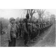 Repos en Italie. Avril 1944. [légende d'origine]