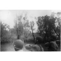 Repos en Italie. Avril 1944. [légende d'origine]