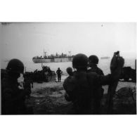 Débarquement dans le golfe de Saint-Tropez. 17 août 1944. [légende d'origine]