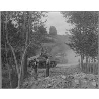 En route vers la libération de Sienne. Juin 1944. [légende d'origine]