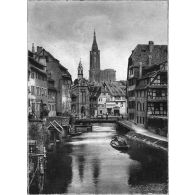 [Strasbourg. Le quartier de la Petite France et la cathédrale Notre-Dame. Sans date.]
