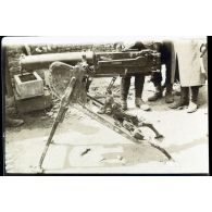 Une mitrailleuse. [légende d'origine]<br>