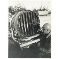 Bois de la haie - Un projecteur. [légende d'origine]<br>
