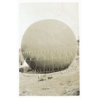 [Un ballon captif].