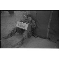 [Soldat au repos].