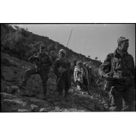 [Patrouille dans la montagne].