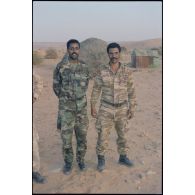 Deux aide moniteurs mauritaniens. [légende d'origine]<br>