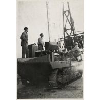 [Valdahon, engin de levage à chenilles Schneider en action].