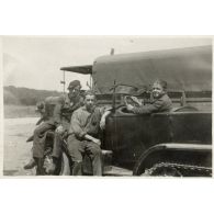 [Valdahon, soldats du 506e RCC au volant d'un véhicule semi-chenillé].