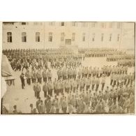 [Saint-Cyr : rassemblement dans la cour].