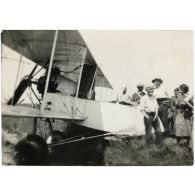 Appareil Voisin près d'Amiens. [légende d'origine]