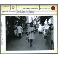 Africains en France. Paris. Rue Mouffetard. Etudiante congolaise.
