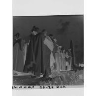 Des personnalités civiles et militaires se recueillent devant la colonne Montagnac, monument commémoratif de la bataille de Sidi-Brahim, sur un des contreforts où s