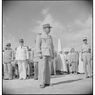 Plan en contre-plongée en pied du général de corps d'armée Henry Martin, lors de la commémoration du centenaire des combats de Sidi-Brahim.