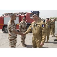 Accueil du général de corps aérien Jean-Jacques Borel, CDAOA (commandant de la défense aérienne et des opérations aériennes), dans le cadre de sa visite aux aviateurs basés sur la BA 172 Fort-Lamy à N'Djamena.