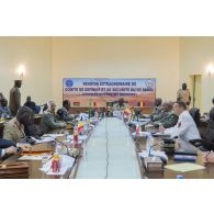 Réunion extraordinaire du comité de défense et de sécurité du G5 Sahel, en présence du général d'armée Pierre de Villiers, chef d'état major des armées, lors de sa visite à Bamako.