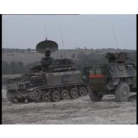 Bande à thèmes : char AMX-30 en démonstration avec le système d'armes Roland.
