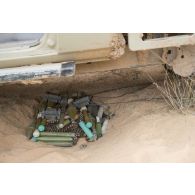 Munitions trouvées dans une cache d'armes destinées à être détruites lors de l'opération Vignemale, dans l'Adrar Dourit.