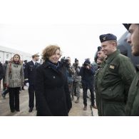 Rencontre avec le personnel de la base aérienne (BA) 123 pour l'arrivée de l'avion C-130-J-30 à Orléans-Bricy.