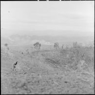 Vue prise depuis le point d'appui 21 bis du camp retranché de Na San après l'attaque générale.
