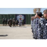 Remise de diplômes au terme d'une formation à la protection NRBC (nucléaire, radiologique, biologique et chimique) par le détachement prévôtal de la FCR (Force commander reserve) aux gendarmes libanais.