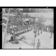 Défilé de la Légion étrangère lors de la cérémonie anniversaire de la bataille de Camerone, à la caserne Vienot de Sidi-Bel-Abbès.