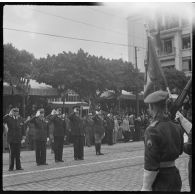 Le salut au drapeau des autorités militaires lors de la cérémonie de commémoration du 11 novembre à Alger.