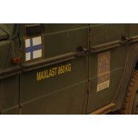 Gros plan sur un véhicule tactique VLTT finlandais de l'EUFOR.