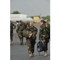Arrivée des troupes irlandaises sur le tarmac de l'aéroport de N'Djamena.